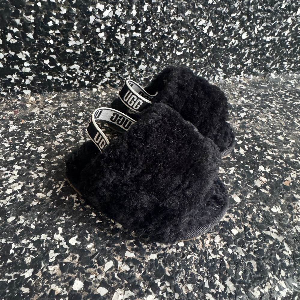 EUC UGG Fluff Yeah Baby Slippers Size 4-5 Baby